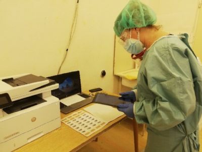 V handlovskej nemocnici vykonávajú tisícky testov na koronavírus za mesiac