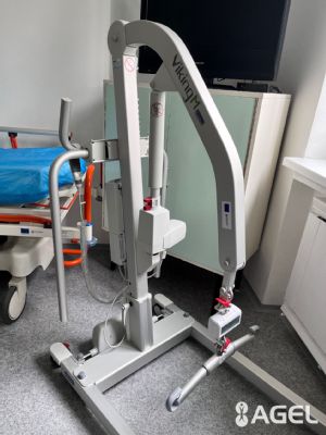 Nové zdvíhacie zariadenia v handlovskej nemocnici zjednodušia manipuláciu s pacientom