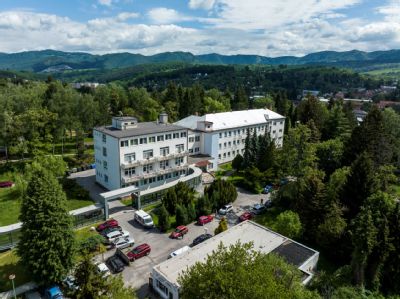 Handlovská nemocnica bola v roku 2025 oporou pre desaťtisíce pacientov z regiónu