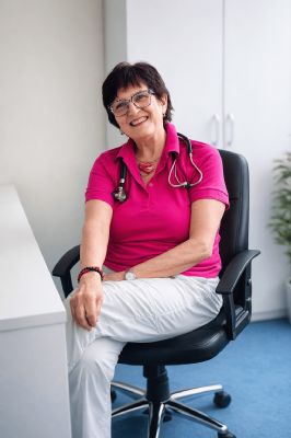 Sedemdesiat rokov života, desaťročia služby pacientom. MUDr. Ľubica Hrachová ostáva verná medicíne aj po odchode do dôchodku