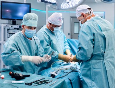 Krátka hospitalizácia, moderné zákroky, rýchly návrat domov. Jednodňovej operatíve v Handlovej dominujú laserové operácie kŕčových žíl a hemoroidov